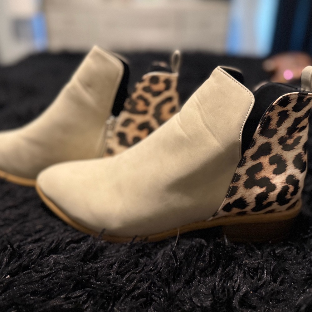 Women's Cream Ankle Boots - Picture 3 of 5
